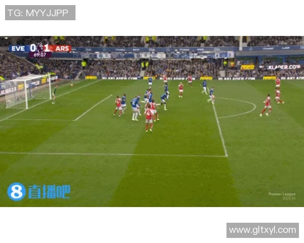 AC米兰与曼联经典对决集锦回顾精彩瞬间与历史交锋分析 AC米兰与曼联经典对决集锦回顾精彩瞬间与历史交锋分析